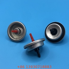 Butanos de plástico de gas de color rojo y válvula de reabastecimiento de gas Estricto sistema de control de calidad