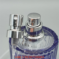 Atomizador de perfume minimalista para fragancias unisex modernas con diseño discreto y manejo sencillo