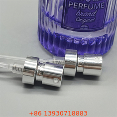 Elegante bomba de pulverización de perfumes para colecciones de fragancias vintage con estética clásica y funcionamiento suave