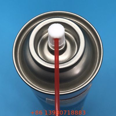 La válvula de aerosoles del limpiador del carburador suministra un flujo concentrado de disolvente de limpieza a alta presión