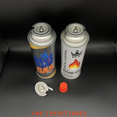 Un recipiente universal de combustible de butano para estufas y barbacoas de campamento.