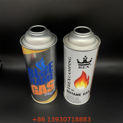 Un recipiente universal de combustible de butano para estufas y barbacoas de campamento.