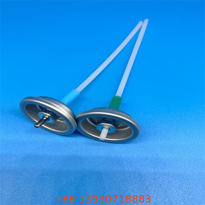 Válvula de medición universal con gasket con patrón de pulverización de niebla y actuador de botón
