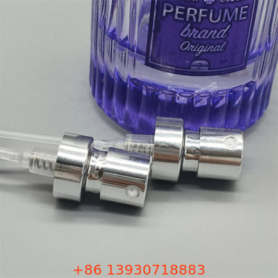 Elegante bomba de pulverización de perfumes para colecciones de fragancias vintage con estética clásica y funcionamiento suave