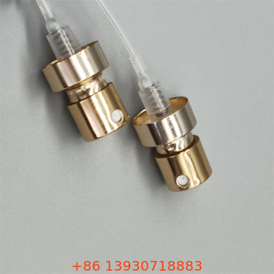 Elegante bomba de pulverización de perfumes para colecciones de fragancias vintage con estética clásica y funcionamiento suave