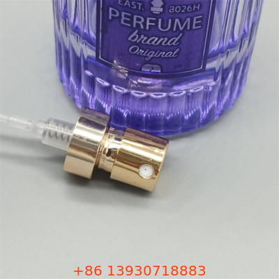 Elegante bomba de pulverización de perfumes para colecciones de fragancias vintage con estética clásica y funcionamiento suave