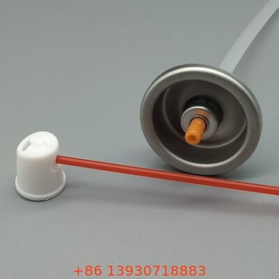 Válvula pulverizadora WD-40 diseñada para reparación de automóviles y mantenimiento de maquinaria